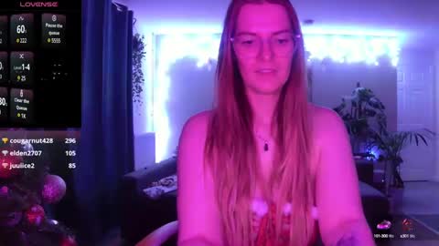 Snapshot of milf_tara36 chatting on 12.26.24 Milf Tara36 online show from 12.26.24