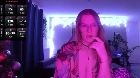 Snapshot of milf_tara36 chatting on 12.27.24 Milf Tara36 online show from 12.27.24