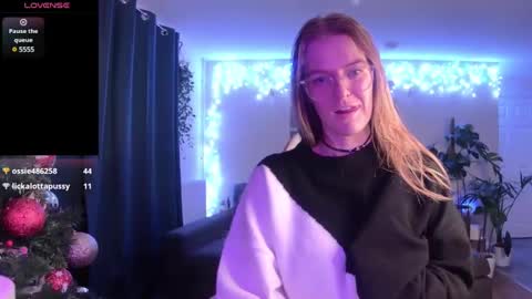 Snapshot of milf_tara36 chatting on 12.28.24 Milf Tara36 online show from 12.28.24