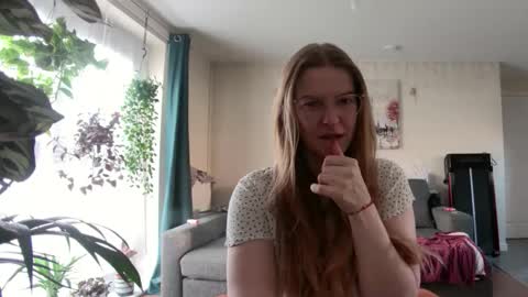 Snapshot of milf_tara36 chatting on 01.27.25 Milf Tara36 online show from 01.27.25