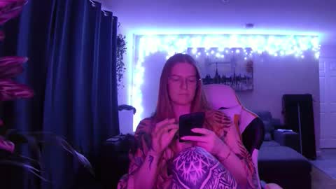 Snapshot of milf_tara36 chatting on 02.18.25 Milf Tara36 online show from 02.18.25