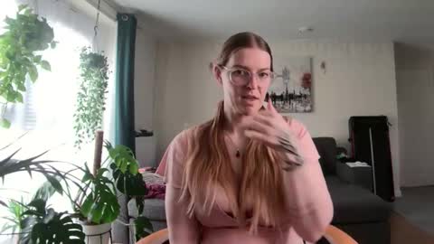 Snapshot of milf_tara36 chatting on 03.10.25 Milf Tara36 online show from 03.10.25