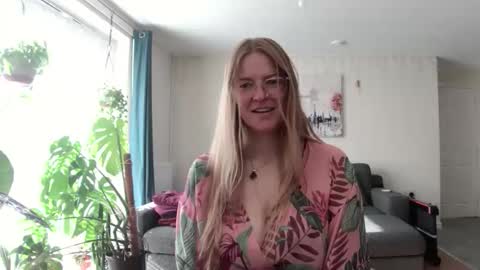 Snapshot of milf_tara36 chatting on 09.29.25 Milf Tara36 online show from 09.29.25