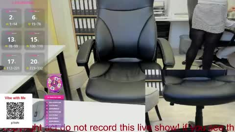 Snapshot of milf_viktoria chatting on 05.25.26 Viktoria online show from 05.25.26