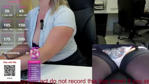 Snapshot of milf_viktoria chatting on 05.27.26 Viktoria online show from 05.27.26