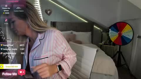 Snapshot of milfblondy chatting on 01.13.25 Ingrid online show from 01.13.25