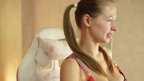 Snapshot of milfcruze chatting on 10.14.25 milfcruze online show from 10.14.25