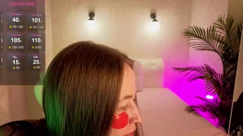 Snapshot of milfcruze chatting on 11.20.25 milfcruze online show from 11.20.25