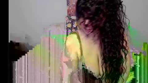 Snapshot of milfmonee chatting on 01.28.25 MILF Monee online show from 01.28.25