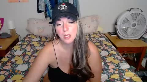 Snapshot of milfmonee chatting on 09.23.25 MILF Monee online show from 09.23.25