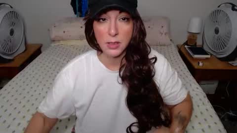 Snapshot of milfmonee chatting on 10.14.25 MILF Monee online show from 10.14.25