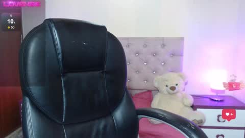 Snapshot of milk_little4u chatting on 11.05.25 luci online show from 11.05.25