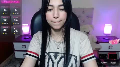 Snapshot of milk_little4u chatting on 11.30.25 luci online show from 11.30.25