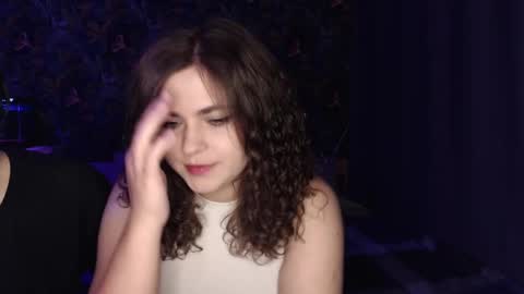 Snapshot of milk_slice chatting on 03.12.25 Stella and Neo online show from 03.12.25