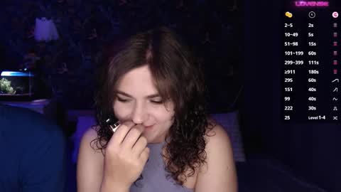 Snapshot of milk_slice chatting on 09.29.25 Stella and Neo online show from 09.29.25