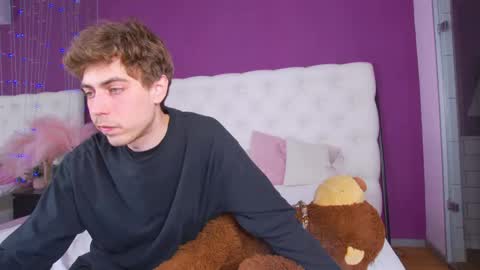 Snapshot of milkhunter_ chatting on 04.11.26 milkhunter_ online show from 04.11.26