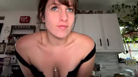 Snapshot of milkingmommy chatting on 12.09.24 Milking Mommy online show from 12.09.24