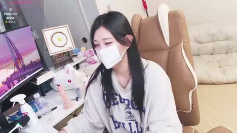 Snapshot of milksola chatting on 05.12.26 milksola online show from 05.12.26