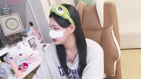 Snapshot of milksola chatting on 05.22.26 milksola online show from 05.22.26