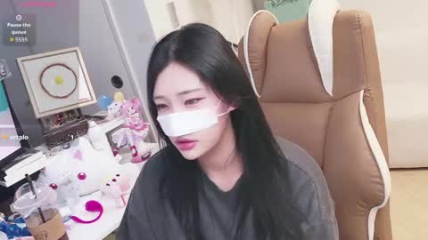 Snapshot of milksola chatting on 05.26.26 milksola online show from 05.26.26