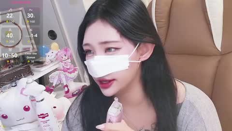 Snapshot of milksola chatting on 05.31.26 milksola online show from 05.31.26