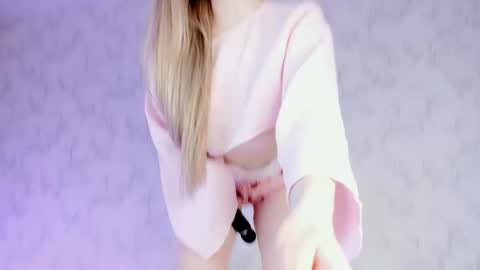 Snapshot of milky_waybaby chatting on 02.21.25 Vivian online show from 02.21.25