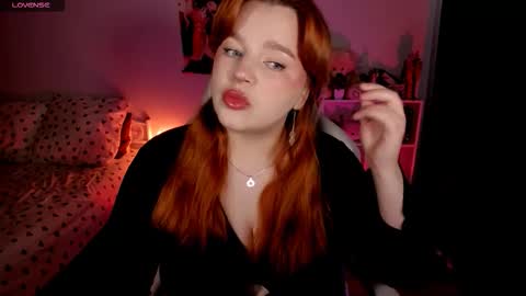 Snapshot of milky_wayx chatting on 11.06.25 Lisa online show from 11.06.25