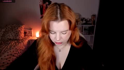 Snapshot of milky_wayx chatting on 11.11.25 Lisa online show from 11.11.25