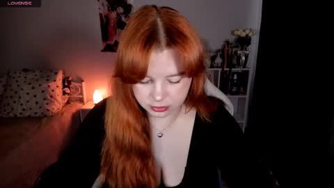 Snapshot of milky_wayx chatting on 11.22.25 Lisa online show from 11.22.25