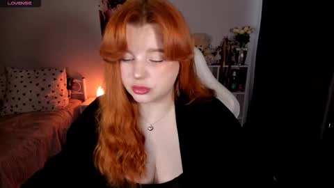 Snapshot of milky_wayx chatting on 11.28.25 Lisa online show from 11.28.25