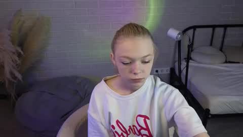 Hello  Im Mila online show from 09.17.25