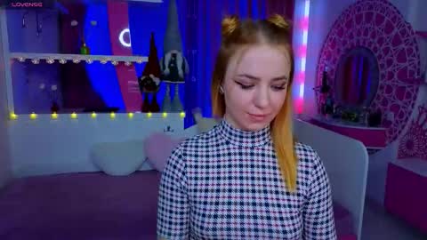 Snapshot of millana_hot chatting on 12.14.25 Milana online show from 12.14.25