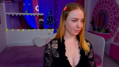 Snapshot of millana_hot chatting on 12.17.25 Milana online show from 12.17.25