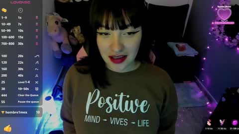 Snapshot of millandiux chatting on 10.27.25 millandiux online show from 10.27.25