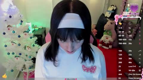 Snapshot of millandiux chatting on 12.04.25 millandiux online show from 12.04.25