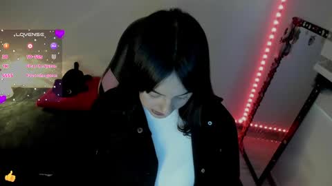 Snapshot of millandiux chatting on 05.16.26 millandiux online show from 05.16.26