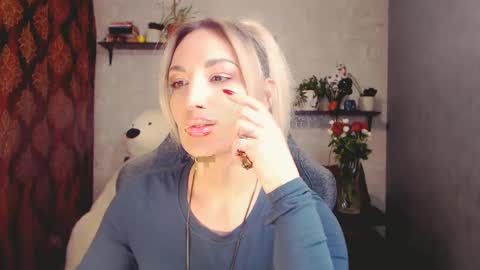 MillaXQueen online show from 03.10.25