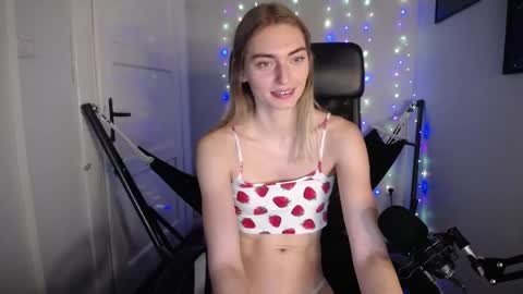 Snapshot of millie_lacroix chatting on 12.02.24 millie_lacroix online show from 12.02.24