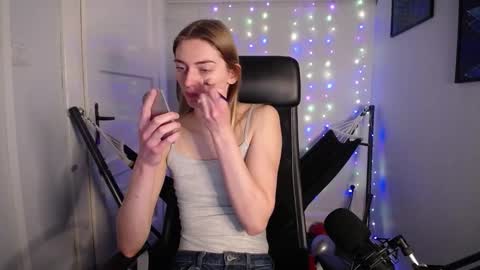 Snapshot of millie_lacroix chatting on 01.28.25 millie_lacroix online show from 01.28.25