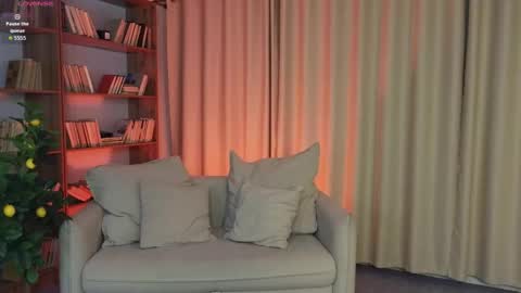 Snapshot of milliebraun chatting on 05.17.26 Millie online show from 05.17.26
