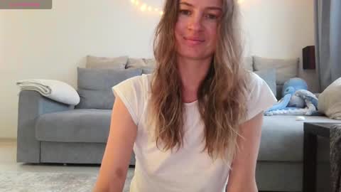 Snapshot of milly_browski chatting on 10.10.25 milly_browski online show from 10.10.25