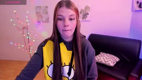 Snapshot of millysandler chatting on 03.06.25 Milly online show from 03.06.25