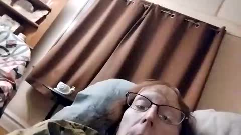 Snapshot of miloanj chatting on 11.25.25 miloanj online show from 11.25.25