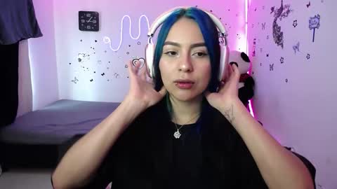 Snapshot of milusolers chatting on 12.01.25 Milusolers online show from 12.01.25