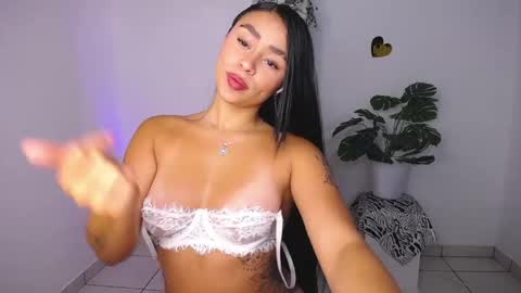 Snapshot of mily_ortiz chatting on 04.15.26 Mily Ortiz online show from 04.15.26