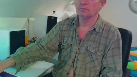 Snapshot of milymen26 chatting on 04.26.26 Milymen26 Polish man master fereskik straight mature online show from 04.26.26