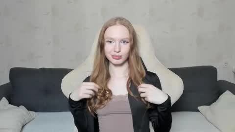 Snapshot of milymi_ chatting on 12.15.25 Milena and Jasper online show from 12.15.25