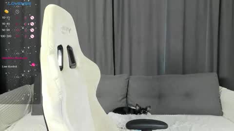 Snapshot of milymi_ chatting on 12.20.25 Milena and Jasper online show from 12.20.25