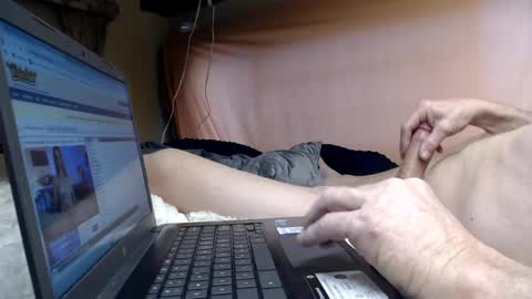 Snapshot of mimes32 chatting on 02.08.25 mimes32 online show from 02.08.25