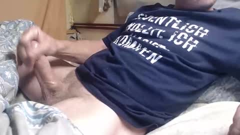 Snapshot of mimes32 chatting on 11.04.25 mimes32 online show from 11.04.25